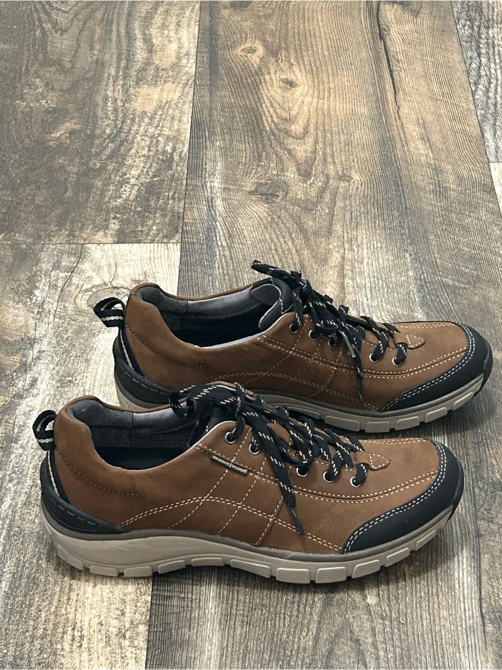 Clarks WaveWalk Womens 8 W
Brown Leather Waterproof
Walking Shoes Comfort